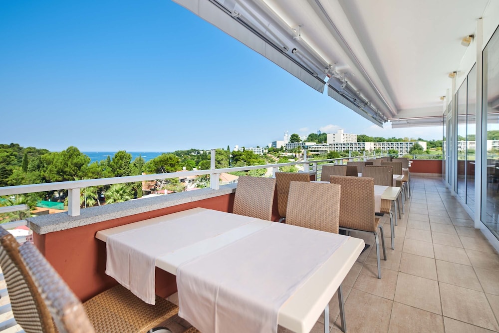 Hotel Albatros Plava Laguna — Restaurant & bars in Poreč, Istria