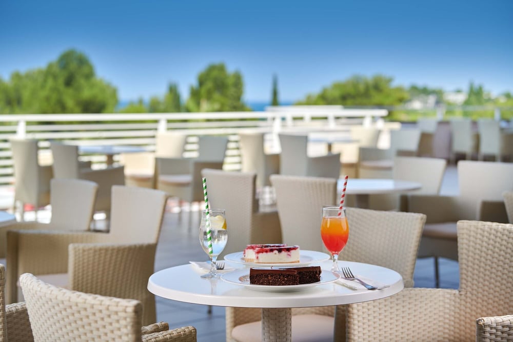 Hotel Albatros Plava Laguna — Restaurant & bars in Poreč, Istria