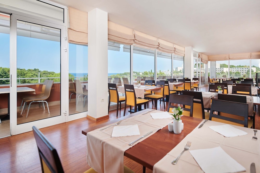 Hotel Albatros Plava Laguna — Restaurant & bars in Poreč, Istria