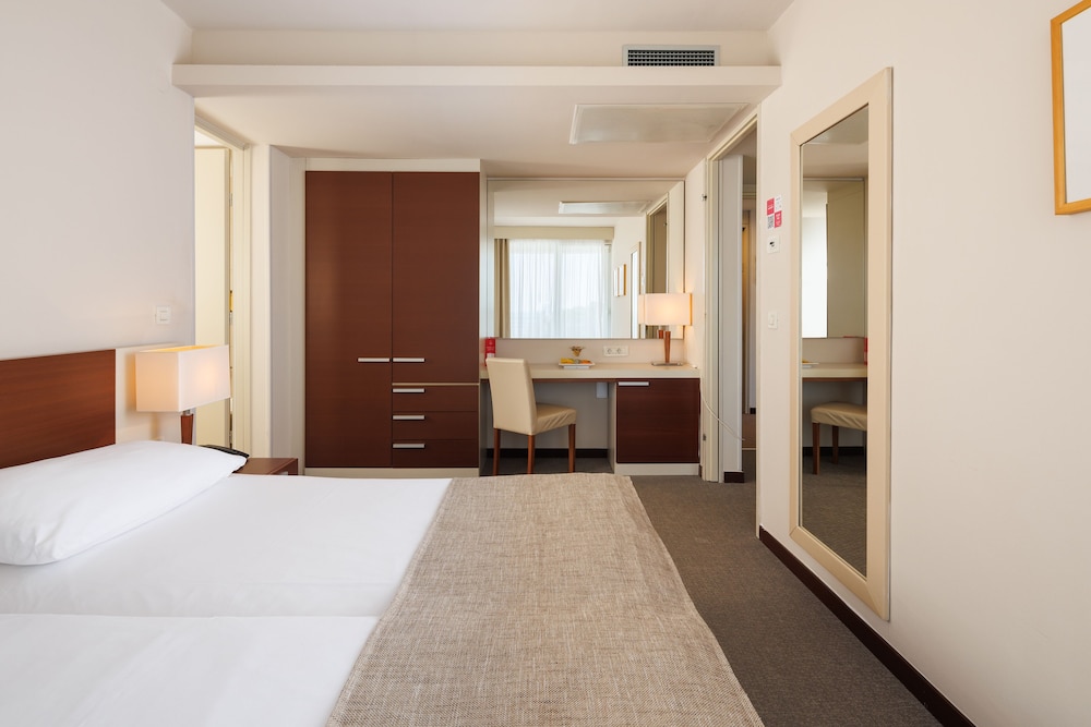Hotel Albatros Plava Laguna — Hotel rooms in Poreč, Istria