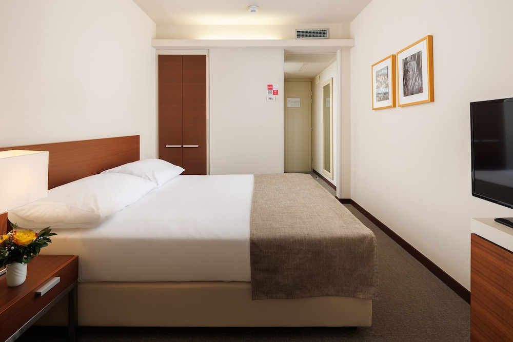Hotel Albatros Plava Laguna — Hotel rooms in Poreč, Istria