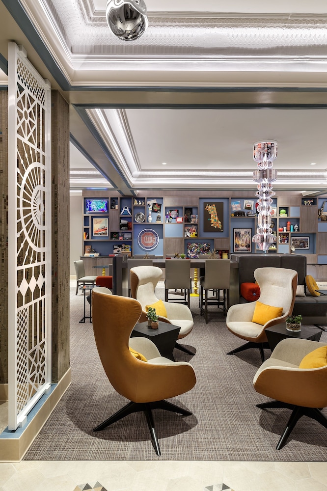 Hotel Versey Chicago Lincoln Park — Restaurant & bars in Chicago, Illinois