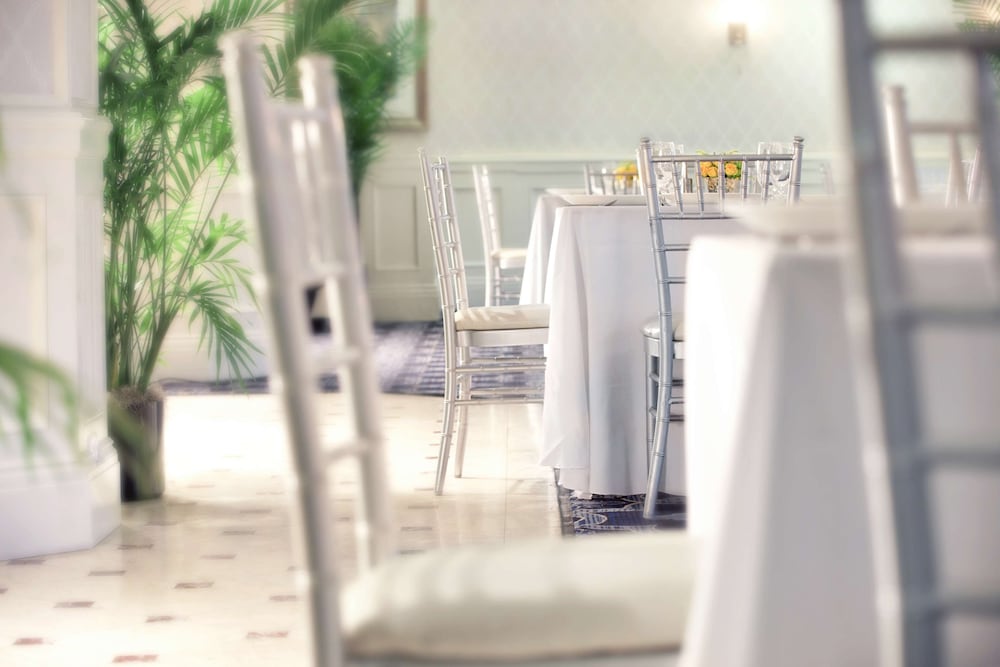 The Drake — Restaurant & bars in Chicago, Illinois