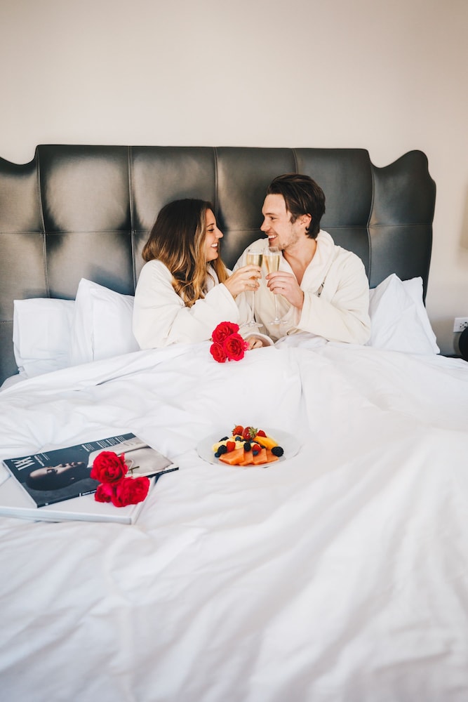 Waldorf Astoria Chicago — Hotel rooms in Chicago, Illinois