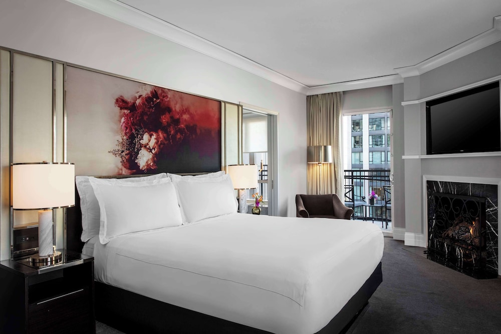Waldorf Astoria Chicago — Hotel rooms in Chicago, Illinois