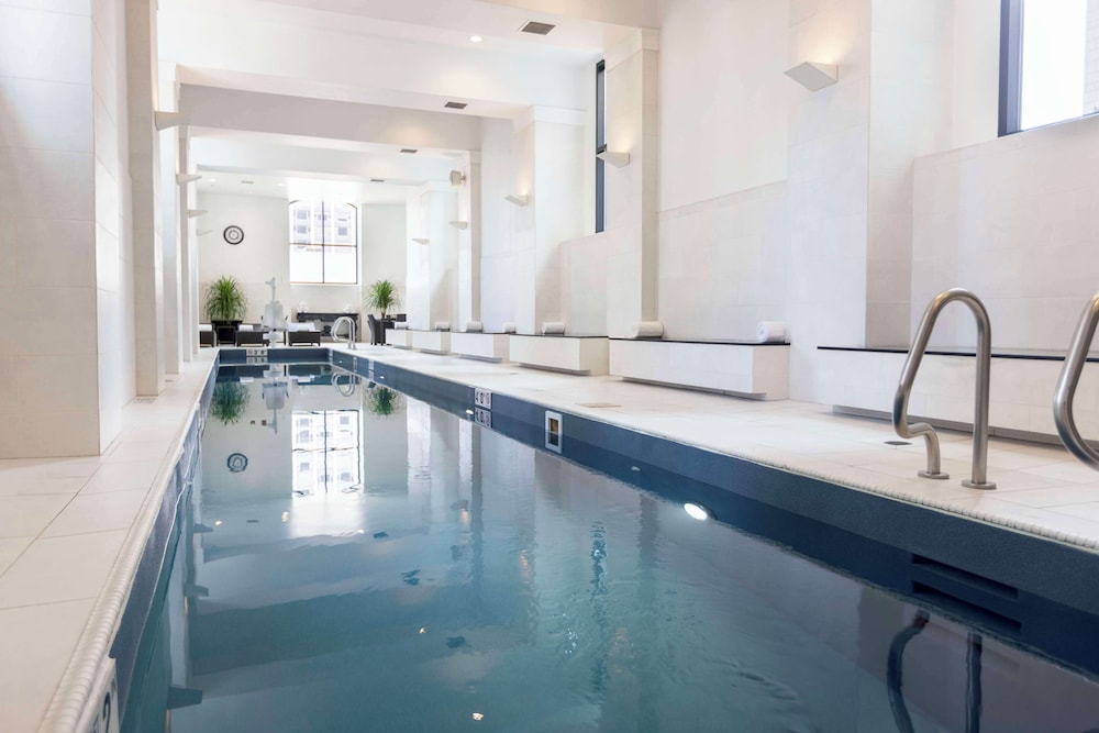Waldorf Astoria Chicago — Swimming pool in Chicago, Illinois