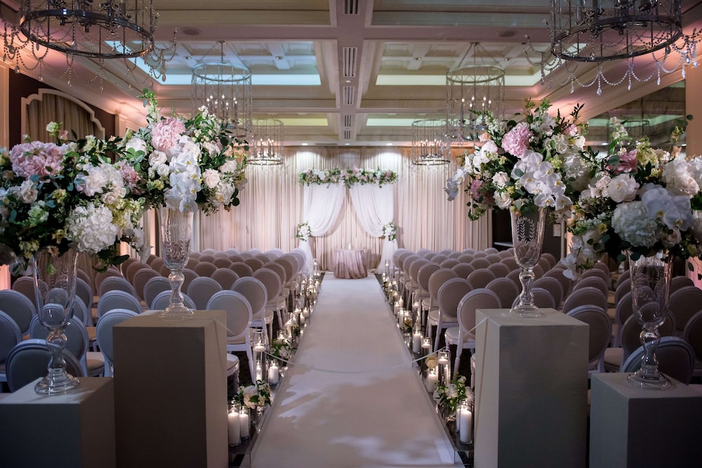 Waldorf Astoria Chicago — Hotel building in Chicago, Illinois