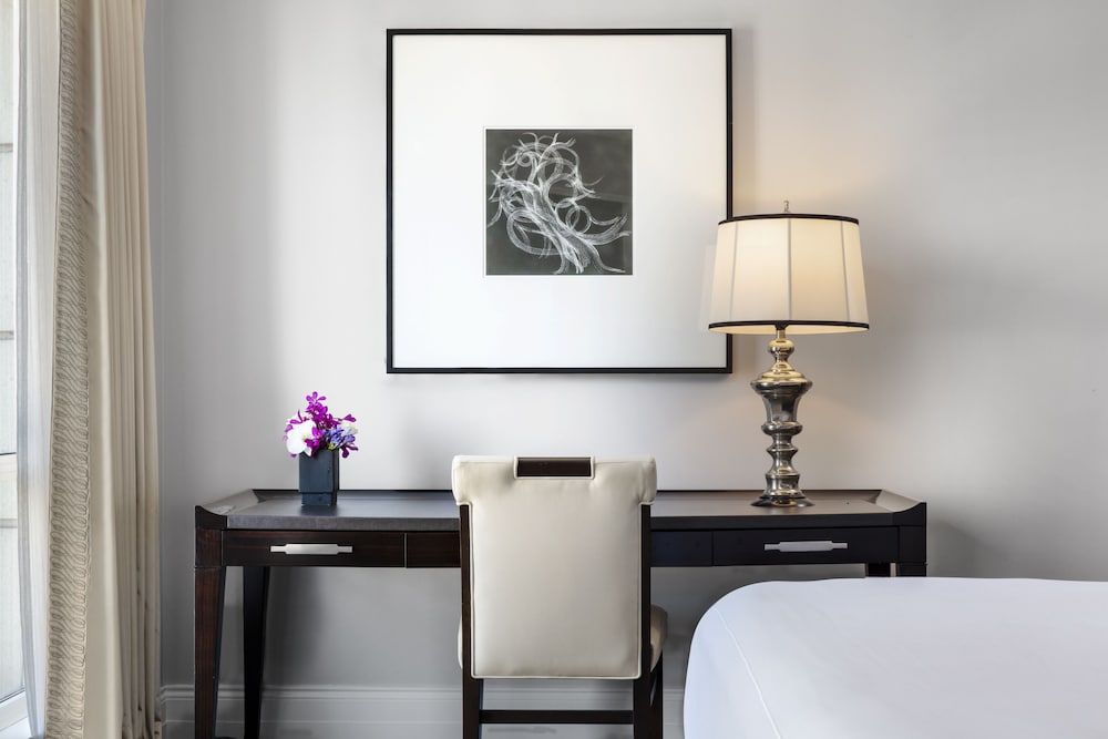 Waldorf Astoria Chicago — Hotel rooms in Chicago, Illinois