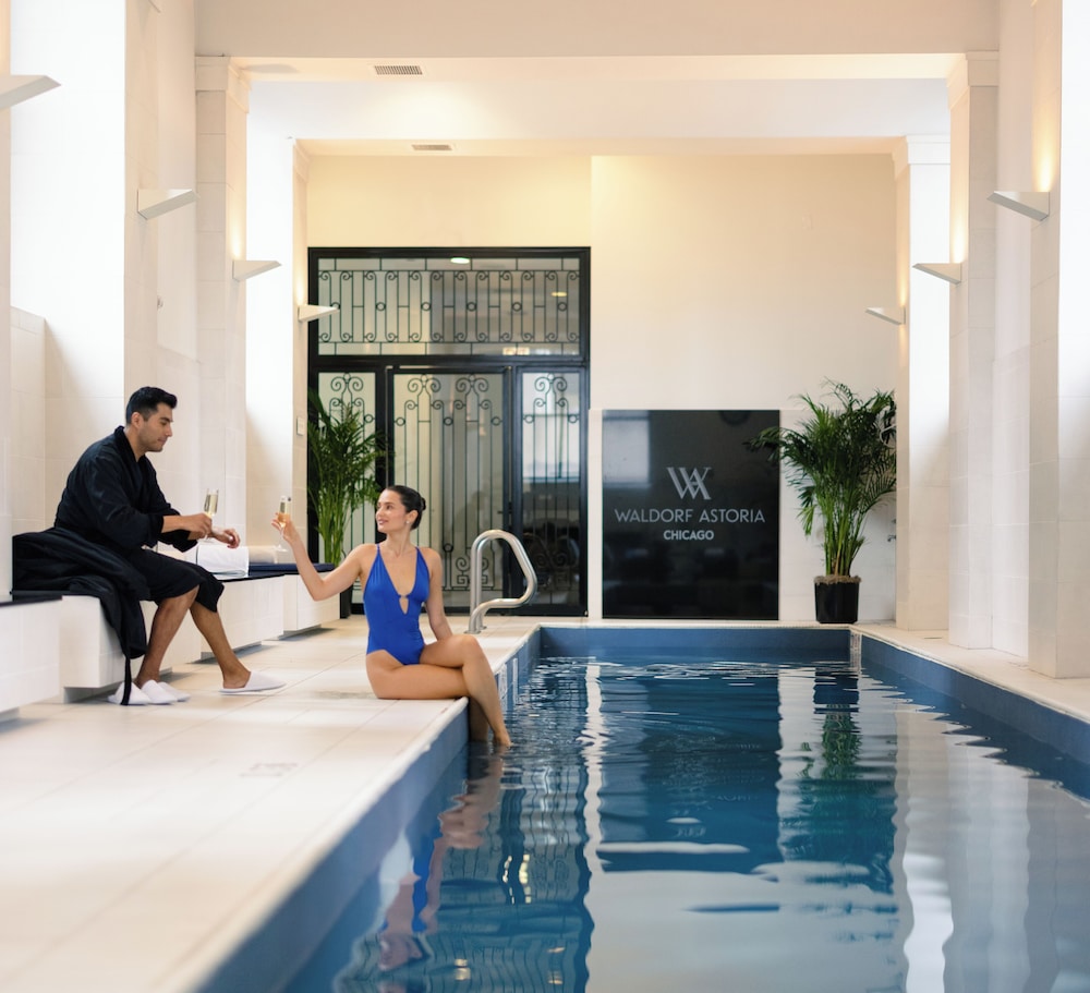 Waldorf Astoria Chicago — Swimming pool in Chicago, Illinois