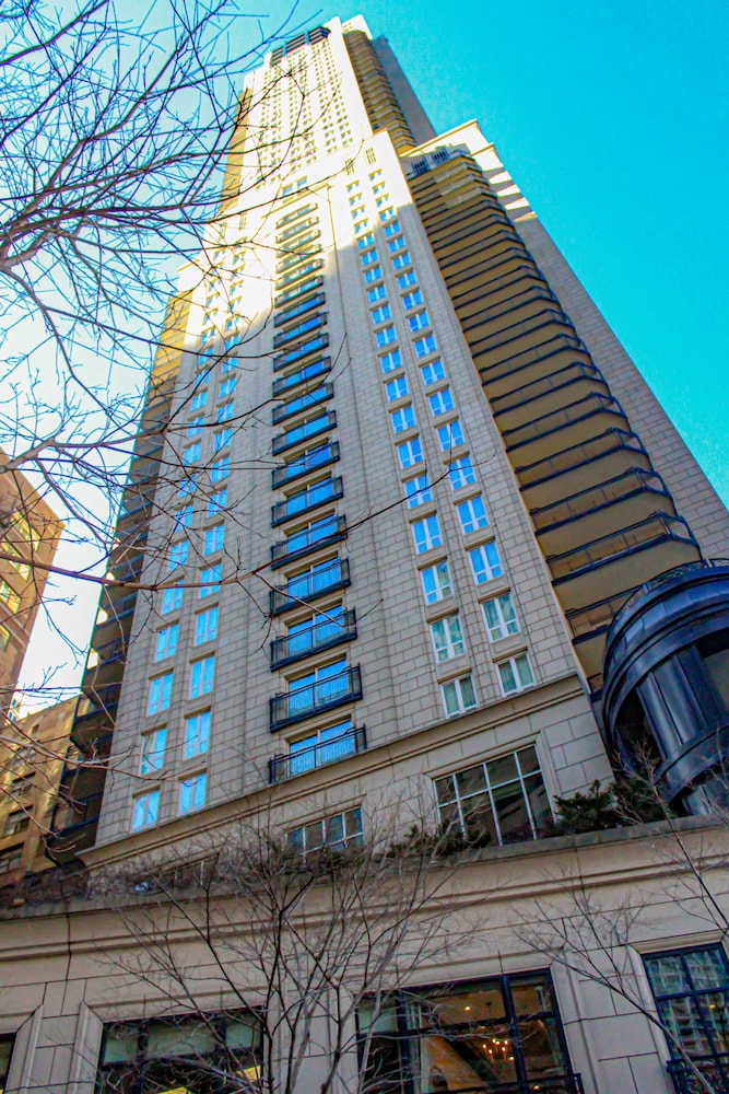 Waldorf Astoria Chicago — Hotel building in Chicago, Illinois