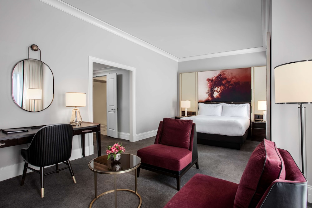 Waldorf Astoria Chicago — Hotel rooms in Chicago, Illinois