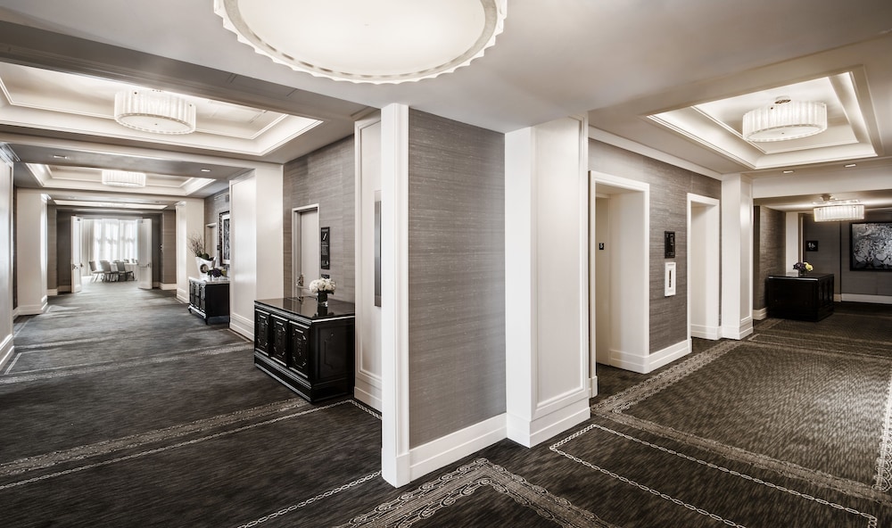 Waldorf Astoria Chicago — Hotel building in Chicago, Illinois
