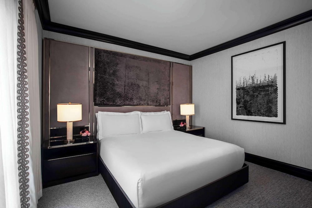 Waldorf Astoria Chicago — Hotel rooms in Chicago, Illinois