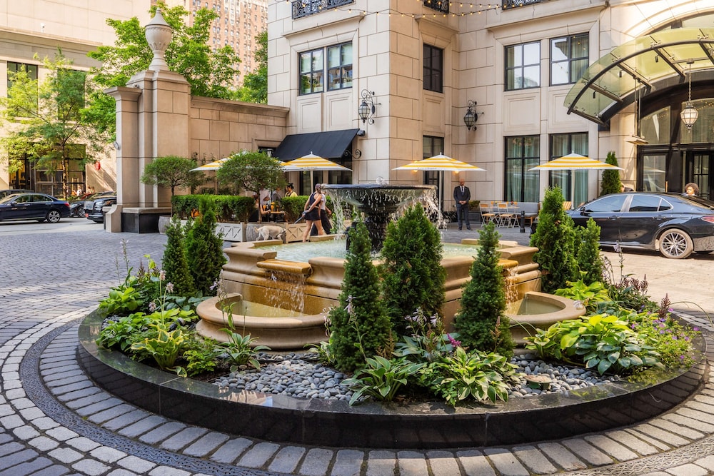Waldorf Astoria Chicago — Hotel building in Chicago, Illinois