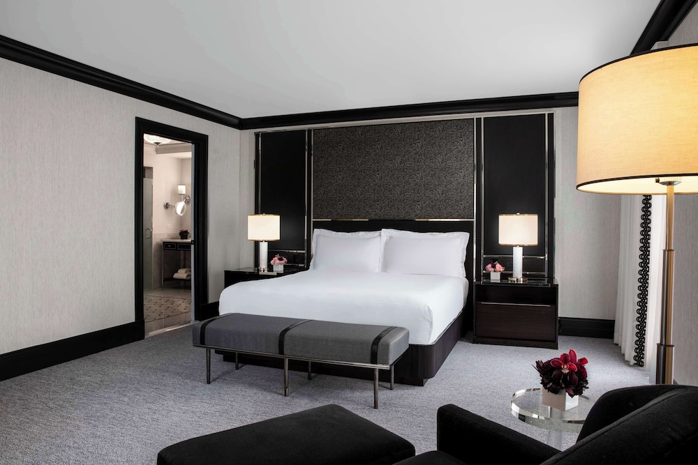 Waldorf Astoria Chicago — Hotel rooms in Chicago, Illinois
