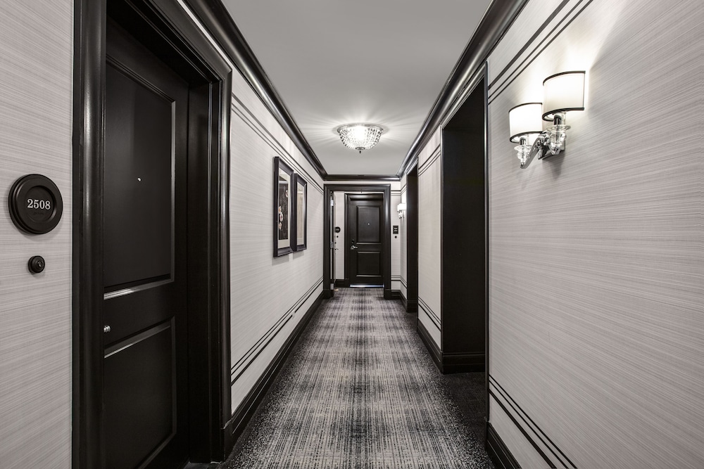 Waldorf Astoria Chicago — Hotel rooms in Chicago, Illinois
