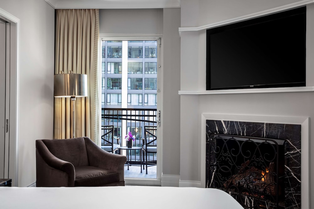 Waldorf Astoria Chicago — Hotel rooms in Chicago, Illinois