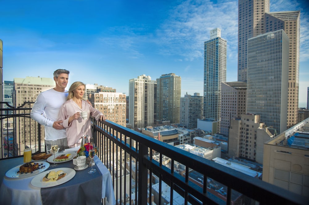 Waldorf Astoria Chicago — Hotel rooms in Chicago, Illinois