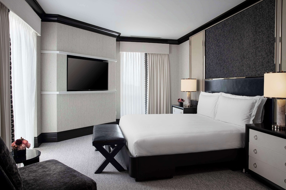 Waldorf Astoria Chicago — Hotel rooms in Chicago, Illinois