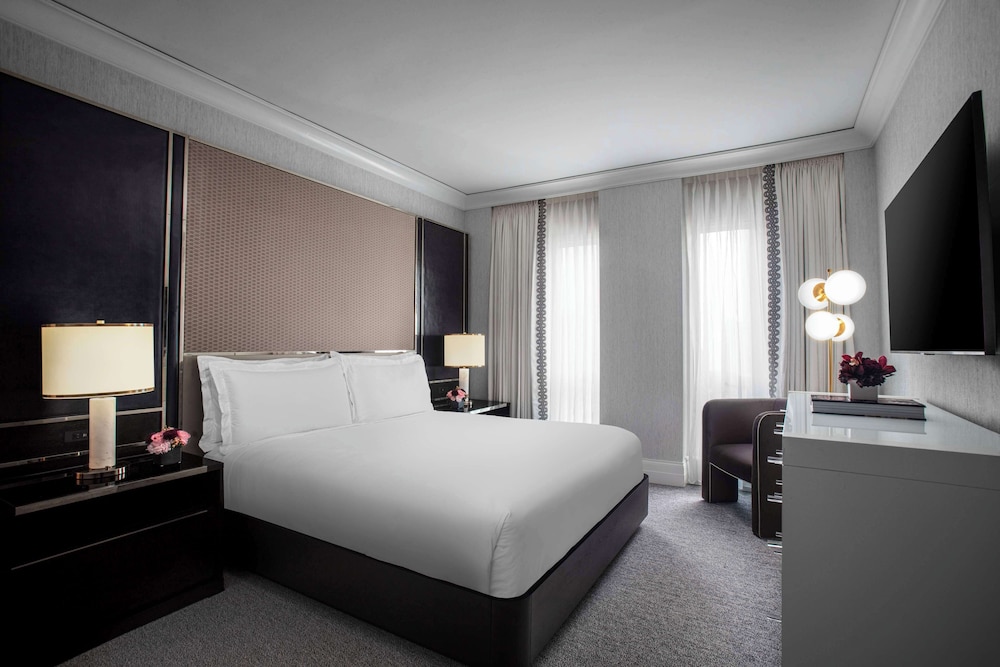 Waldorf Astoria Chicago — Hotel rooms in Chicago, Illinois