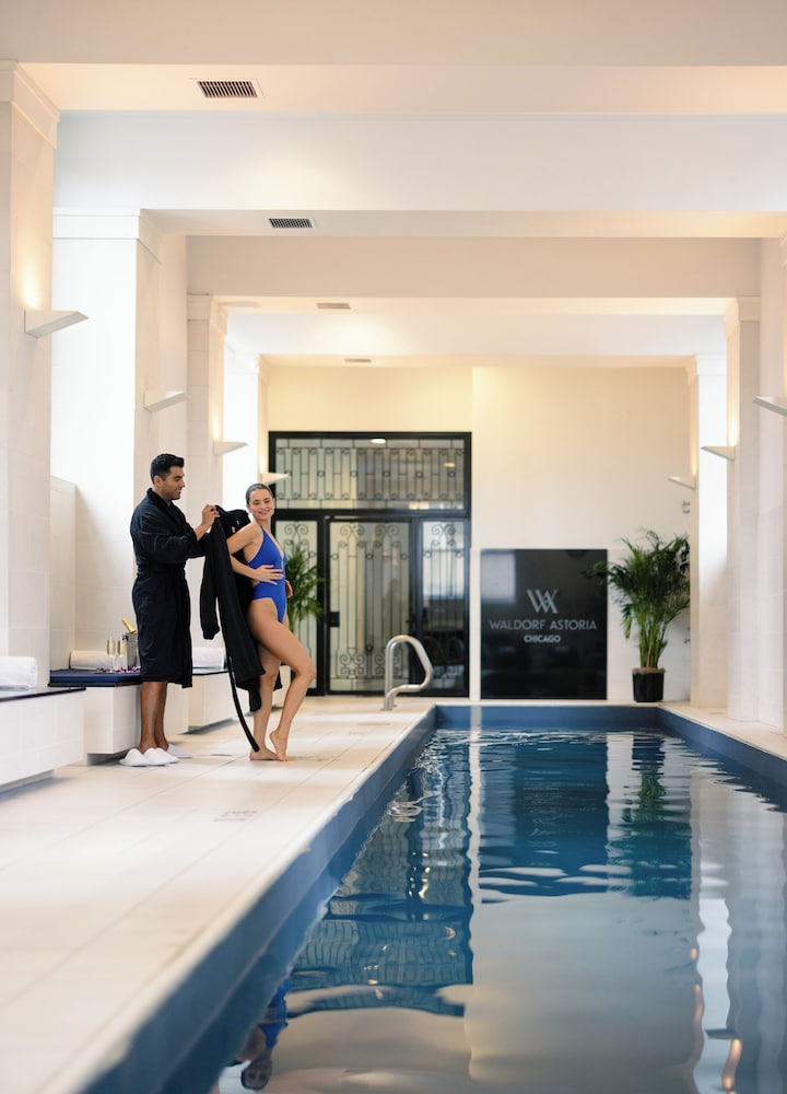 Waldorf Astoria Chicago — Swimming pool in Chicago, Illinois