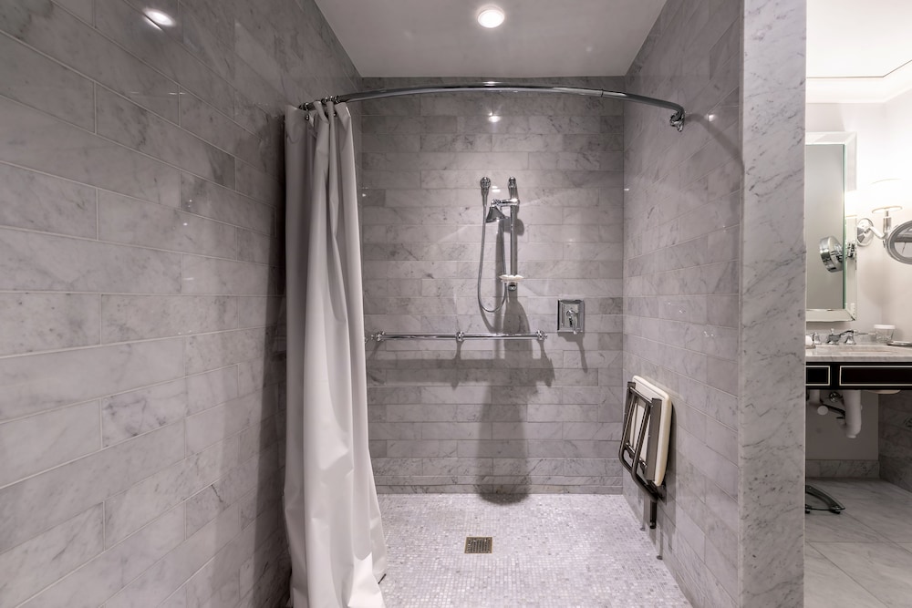 Waldorf Astoria Chicago — Hotel rooms in Chicago, Illinois