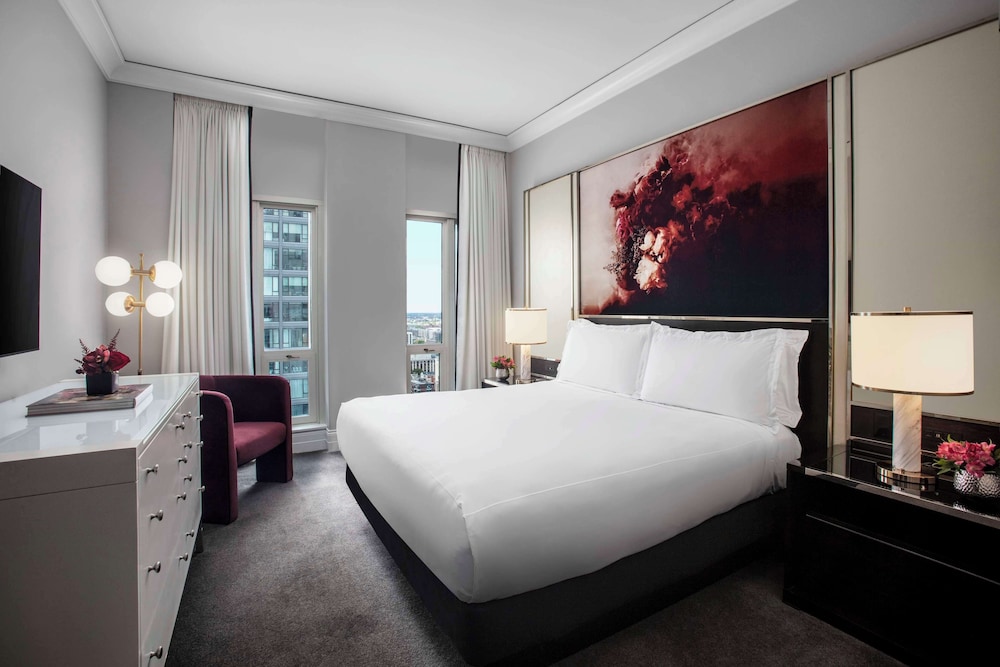 Waldorf Astoria Chicago — Hotel rooms in Chicago, Illinois