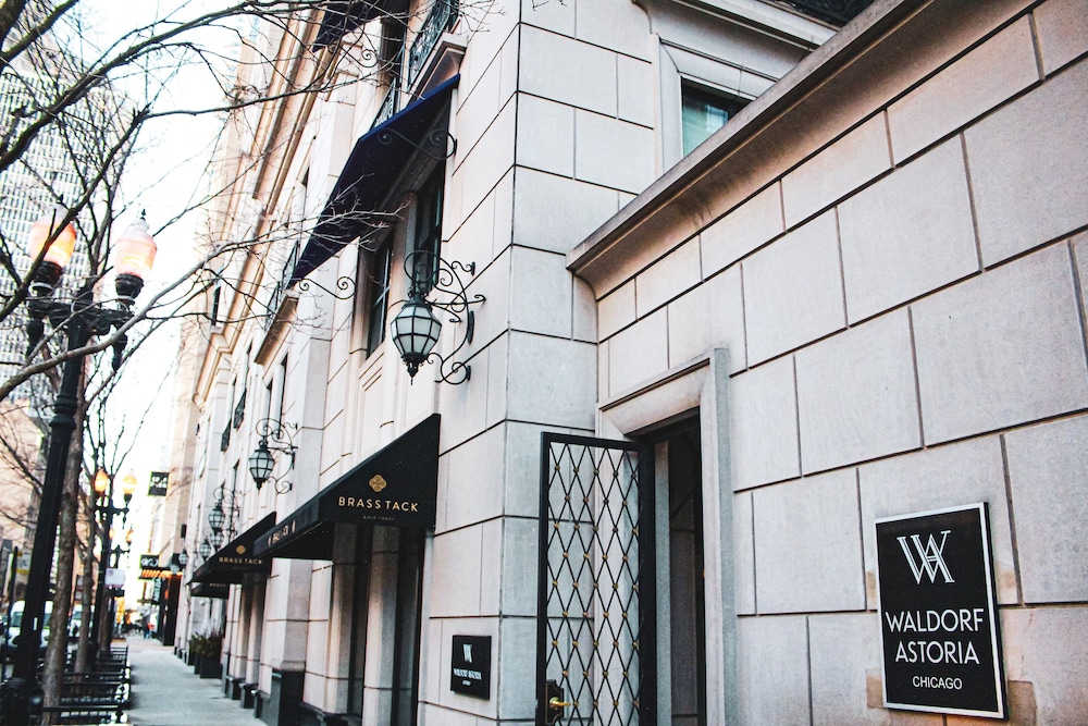 Waldorf Astoria Chicago — Hotel building in Chicago, Illinois