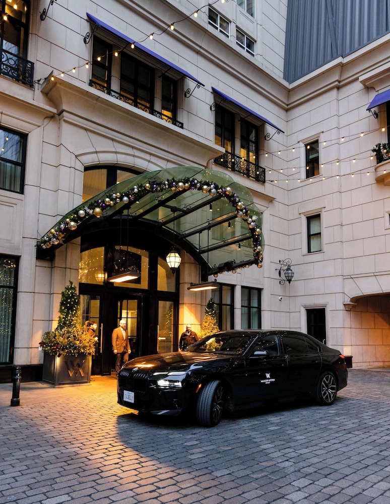 Waldorf Astoria Chicago — Hotel building in Chicago, Illinois