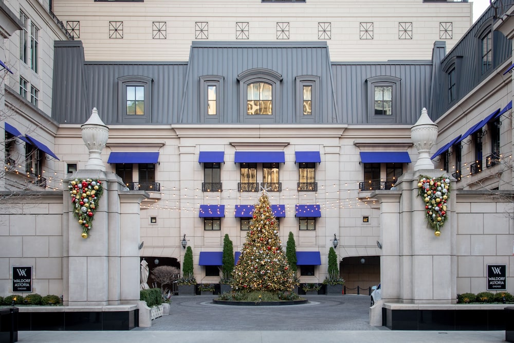 Waldorf Astoria Chicago — Hotel building in Chicago, Illinois