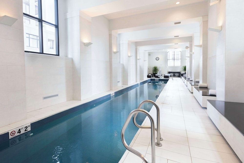 Waldorf Astoria Chicago — Swimming pool in Chicago, Illinois