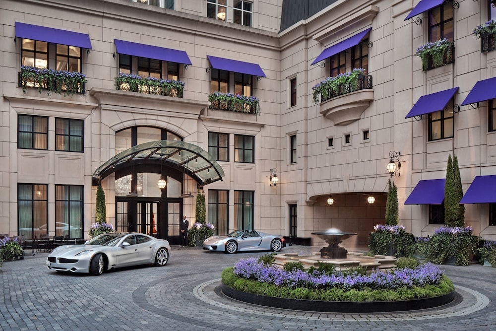 Waldorf Astoria Chicago — Hotel building in Chicago, Illinois