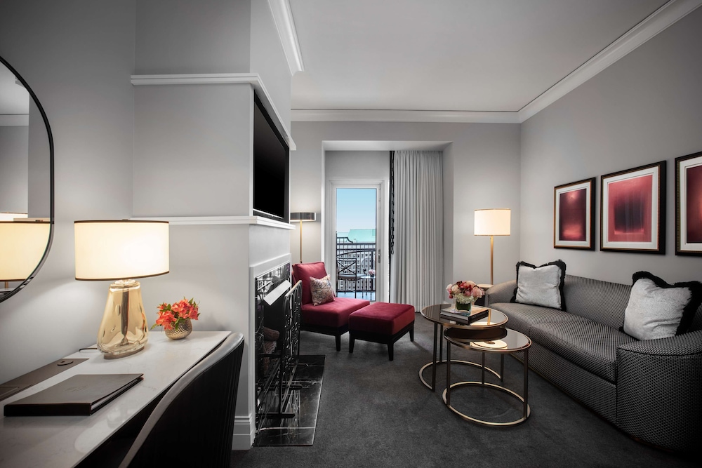Waldorf Astoria Chicago — Hotel rooms in Chicago, Illinois
