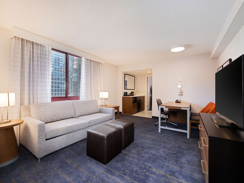 Embassy Suites by Hilton Chicago Downtown River North — Hotel rooms in Chicago, Illinois