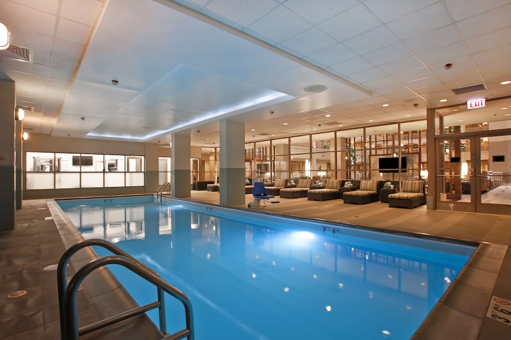 Embassy Suites by Hilton Chicago Downtown River North — Swimming pool in Chicago, Illinois