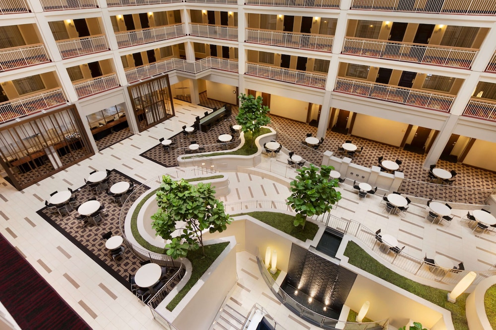 Embassy Suites by Hilton Chicago Downtown River North — Hotel building in Chicago, Illinois