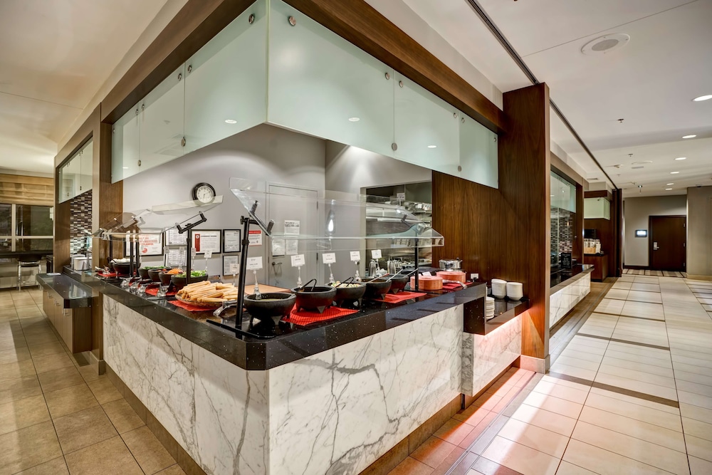 Embassy Suites by Hilton Chicago Downtown River North — Restaurant & bars in Chicago, Illinois