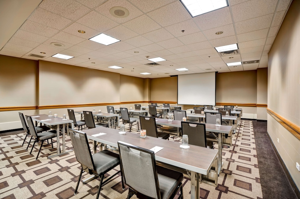 Embassy Suites by Hilton Chicago Downtown River North — Hotel building in Chicago, Illinois