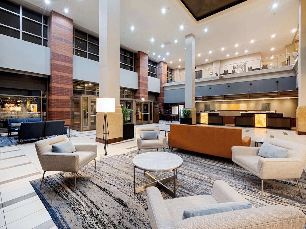 Embassy Suites by Hilton Chicago Downtown River North — Hotel building in Chicago, Illinois