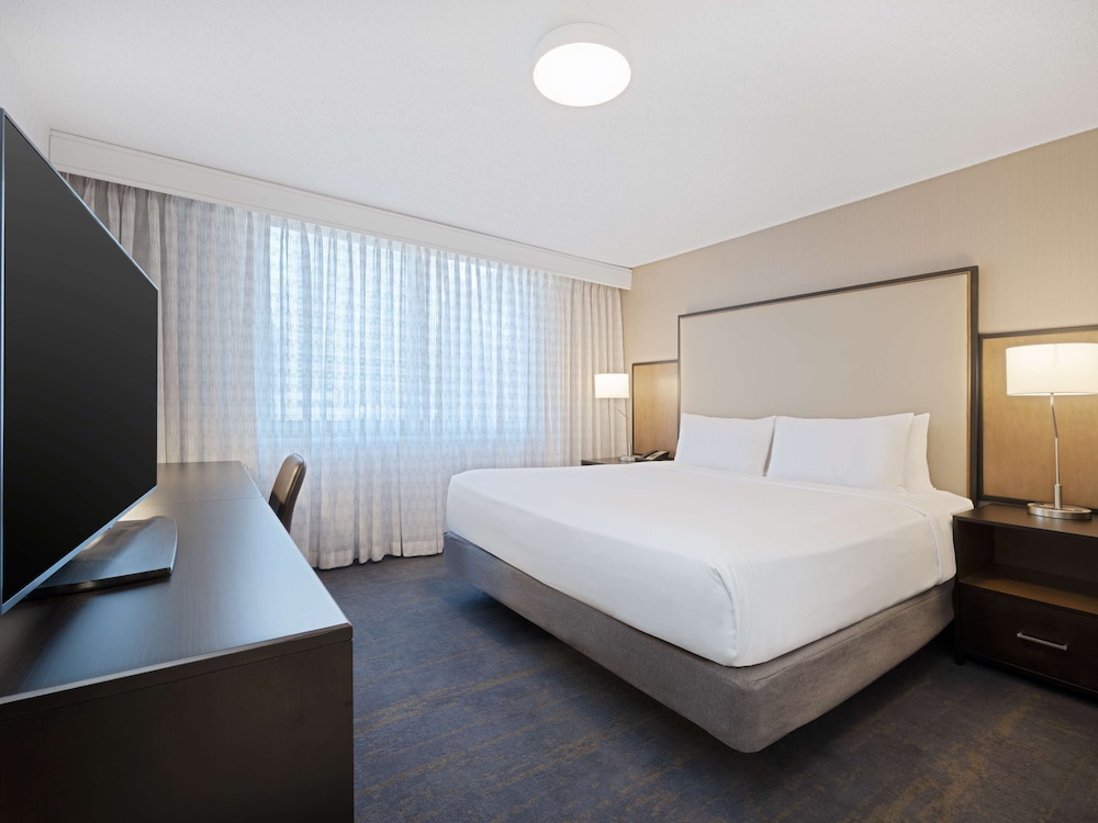 Embassy Suites by Hilton Chicago Downtown River North — Hotel rooms in Chicago, Illinois