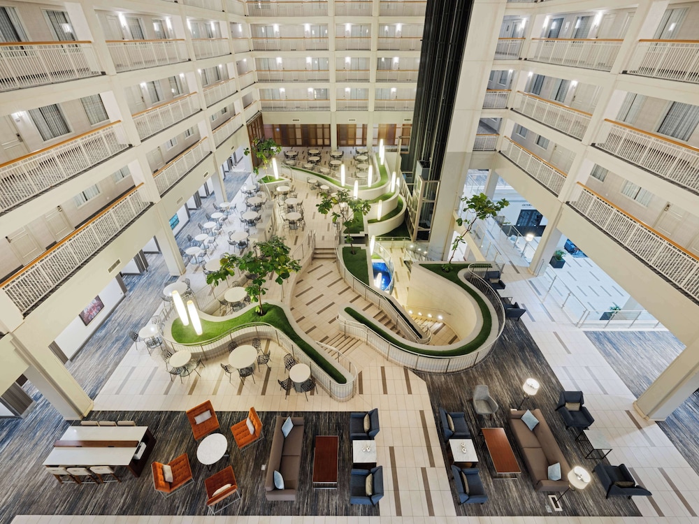 Embassy Suites by Hilton Chicago Downtown River North — Hotel building in Chicago, Illinois