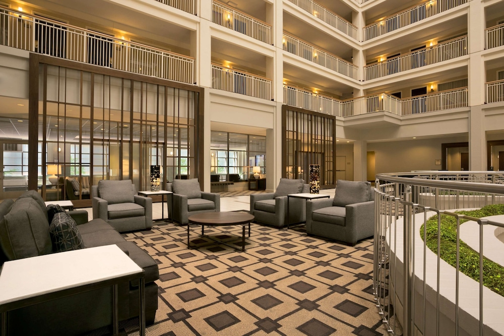 Embassy Suites by Hilton Chicago Downtown River North — Hotel building in Chicago, Illinois