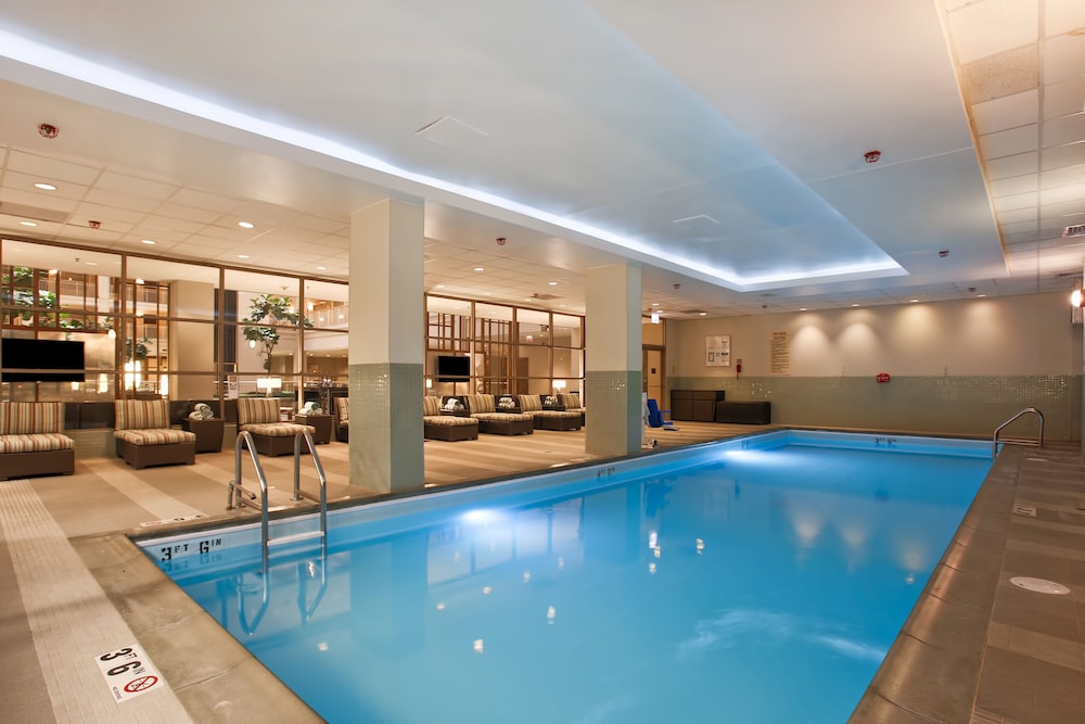 Embassy Suites by Hilton Chicago Downtown River North — Swimming pool in Chicago, Illinois