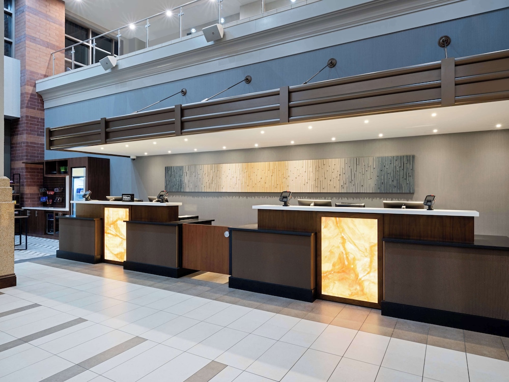 Embassy Suites by Hilton Chicago Downtown River North — Hotel building in Chicago, Illinois
