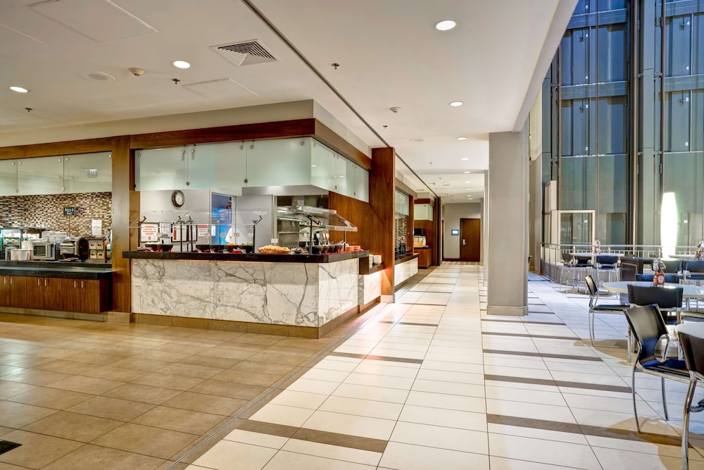 Embassy Suites by Hilton Chicago Downtown River North — Restaurant & bars in Chicago, Illinois