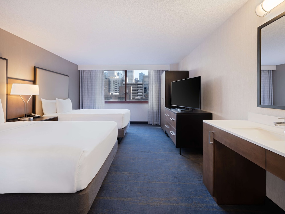 Embassy Suites by Hilton Chicago Downtown River North — Hotel rooms in Chicago, Illinois