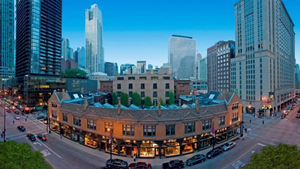 Embassy Suites by Hilton Chicago Downtown River North — Attractions in the area in Chicago, Illinois