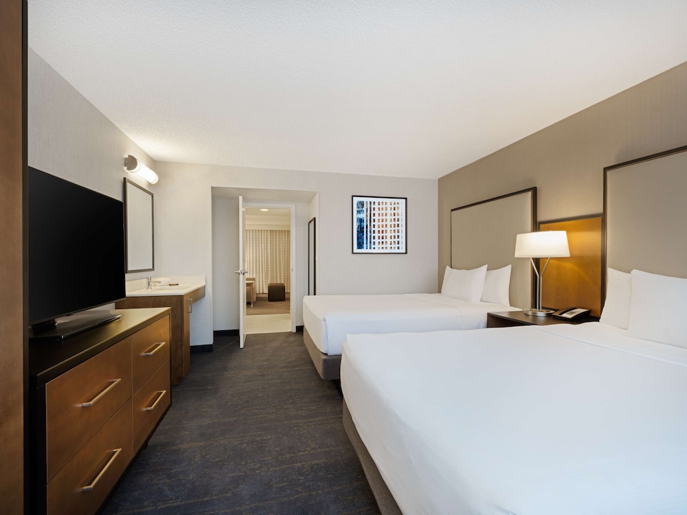 Embassy Suites by Hilton Chicago Downtown River North — Hotel rooms in Chicago, Illinois