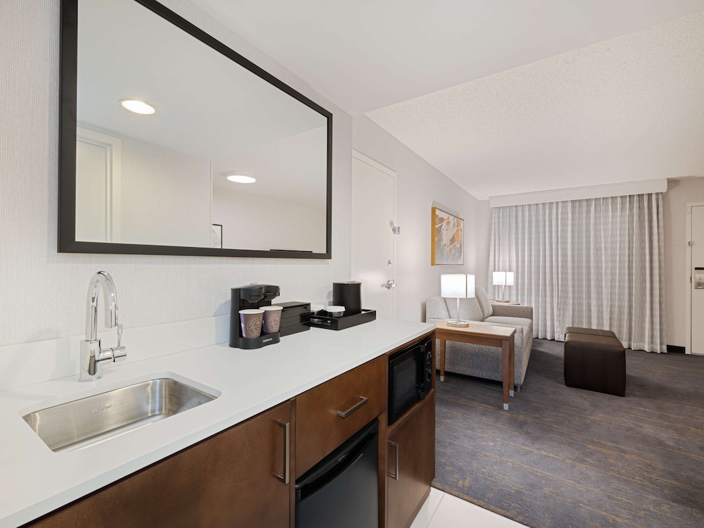 Embassy Suites by Hilton Chicago Downtown River North — Hotel rooms in Chicago, Illinois