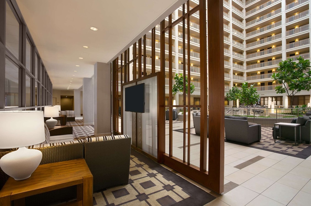 Embassy Suites by Hilton Chicago Downtown River North — Hotel building in Chicago, Illinois
